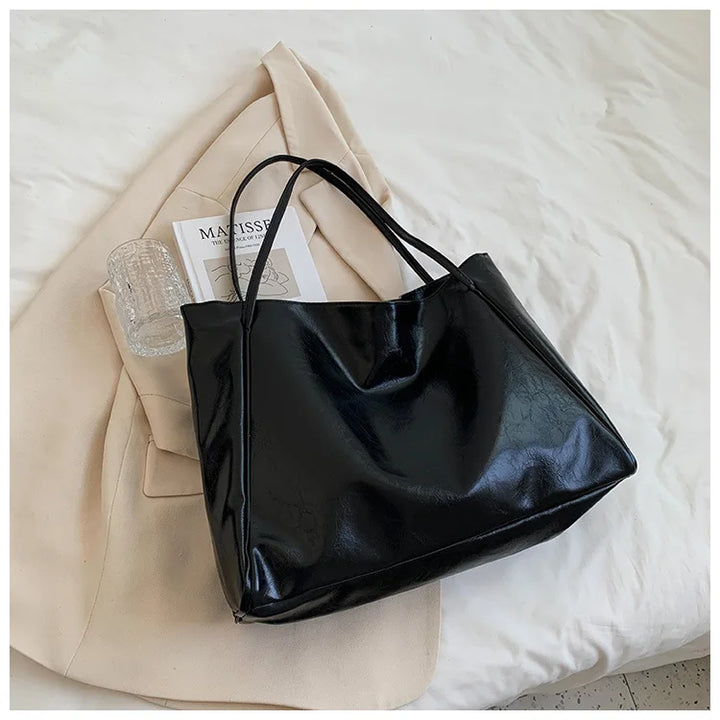 Savannah™ - Elegant Vegan Leather Shoulder Bag